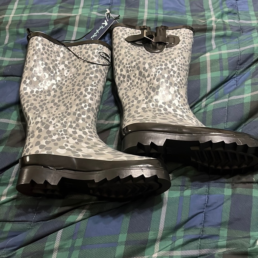 Rain Boots,Waterproof Tall rain Boots and Anti-Slipping Comfortable Insole sz 6